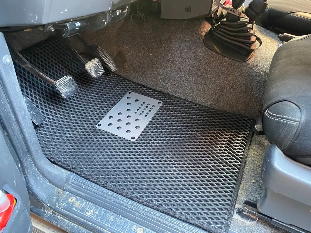 Килимки EVA (чорні) 2 штуки (передні) для Nissan Patrol Y60