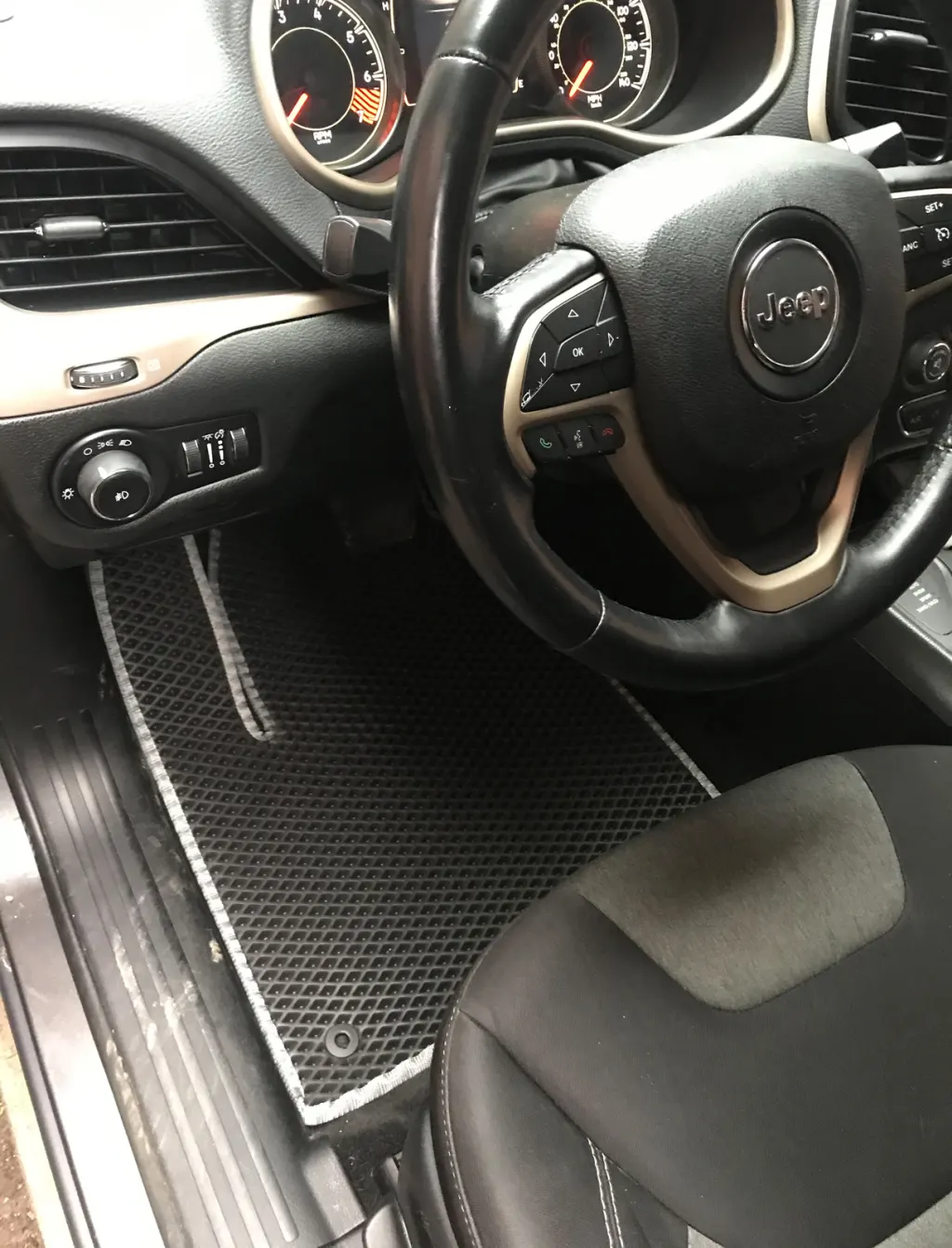 Килимки EVA (чорні) для Jeep Cherokee KL