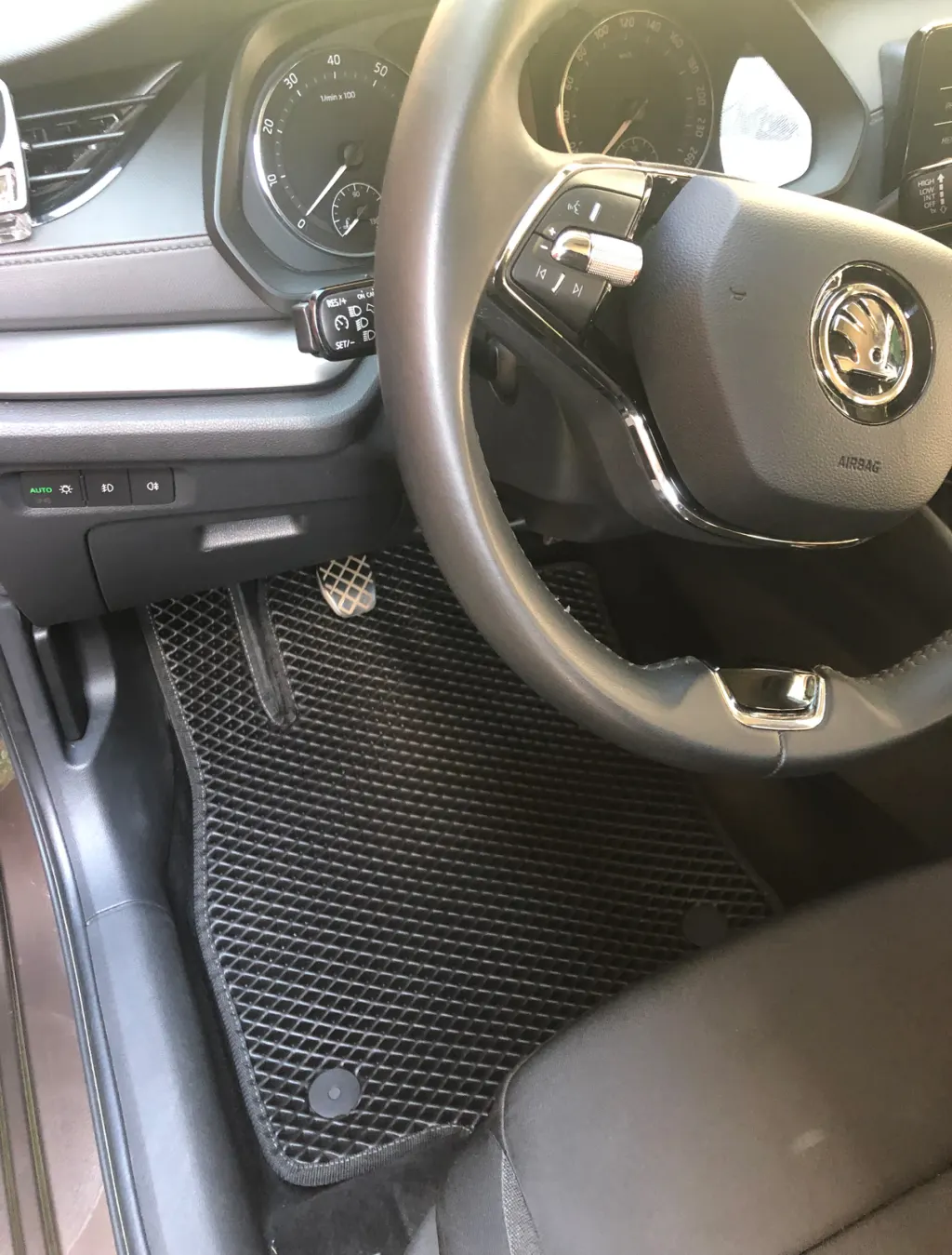 Килимки EVA (чорні) для Skoda Octavia IV A8