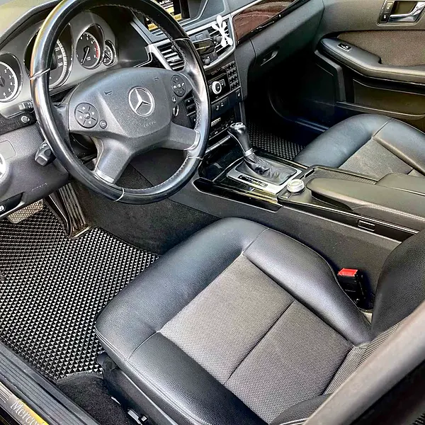 Фото покупця: EVA-килимки у салоні Mercedes-Benz E-class W212