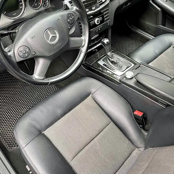 Фото покупця: EVA-килимки у салоні Mercedes-Benz E-class W212