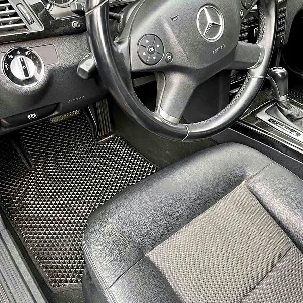Фото покупця: EVA-килимки у салоні Mercedes-Benz E-class W212