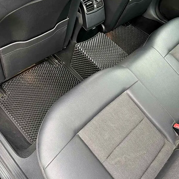 Фото покупця: EVA-килимки у салоні Mercedes-Benz E-class W212