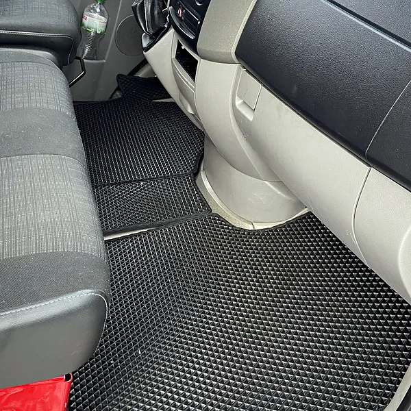 Фото покупця: EVA-килимки у салоні Mercedes-Benz Sprinter W906