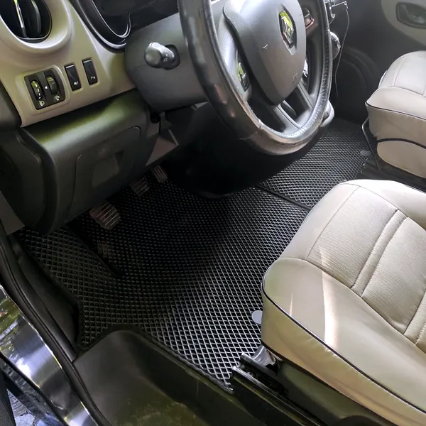 Фото покупця: EVA-килимки у салоні Renault Trafic