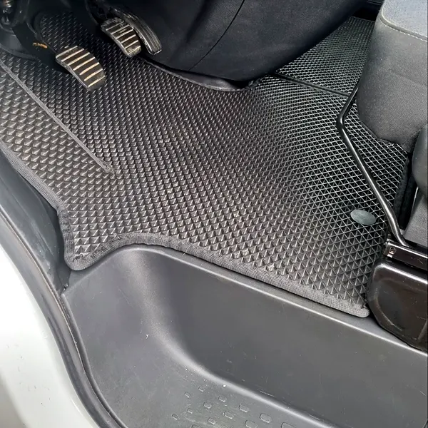 Фото покупця: EVA-килимки у салоні Renault Trafic