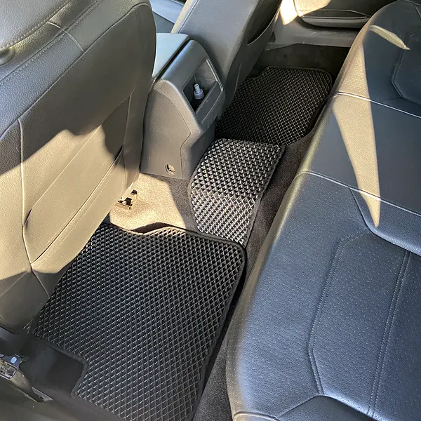 Фото покупця: EVA-килимки у салоні Volkswagen Passat B7