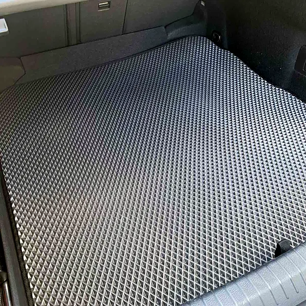 Фото покупця: килимок у багажнику Volkswagen Passat B8