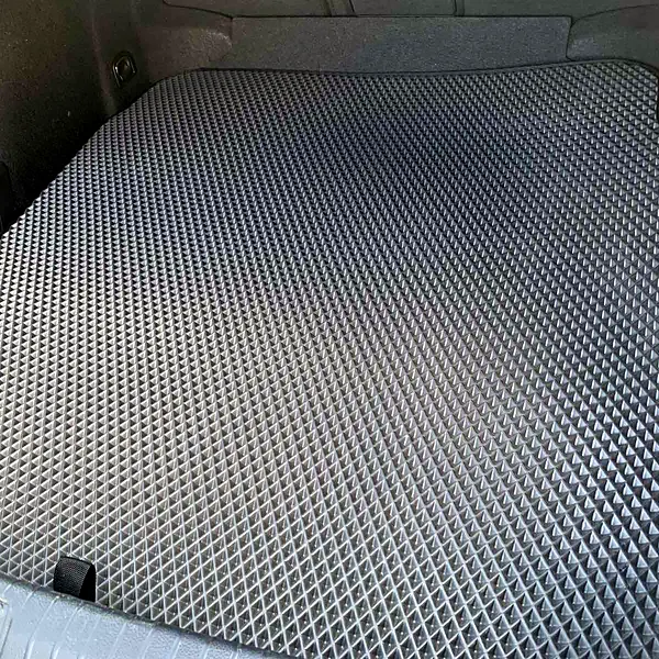 Фото покупця: килимок у багажнику Volkswagen Passat B8