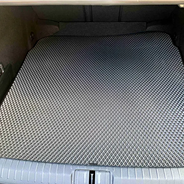 Фото покупця: килимок у багажнику Volkswagen Passat B8