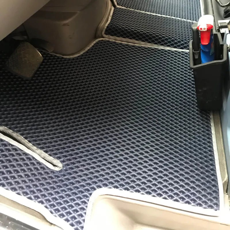 Килимки в салоні Mercedes Sprinter 906