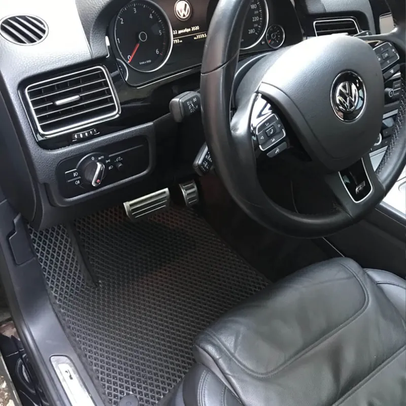 Килимки в салоні Volkswagen Touareg