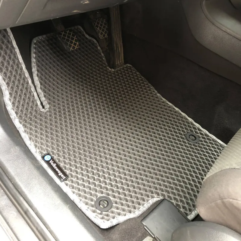 Килимки в салоні Volkswagen Golf 5
